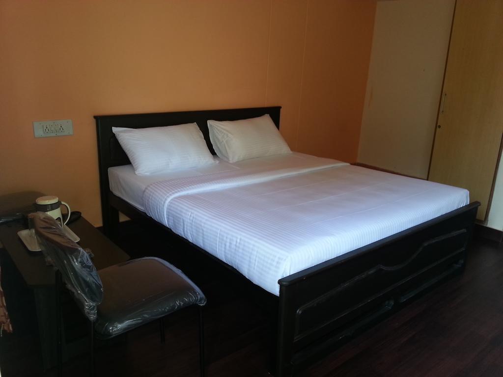 Hotel Sri Sai Comforts Bengalúr Pokoj fotografie